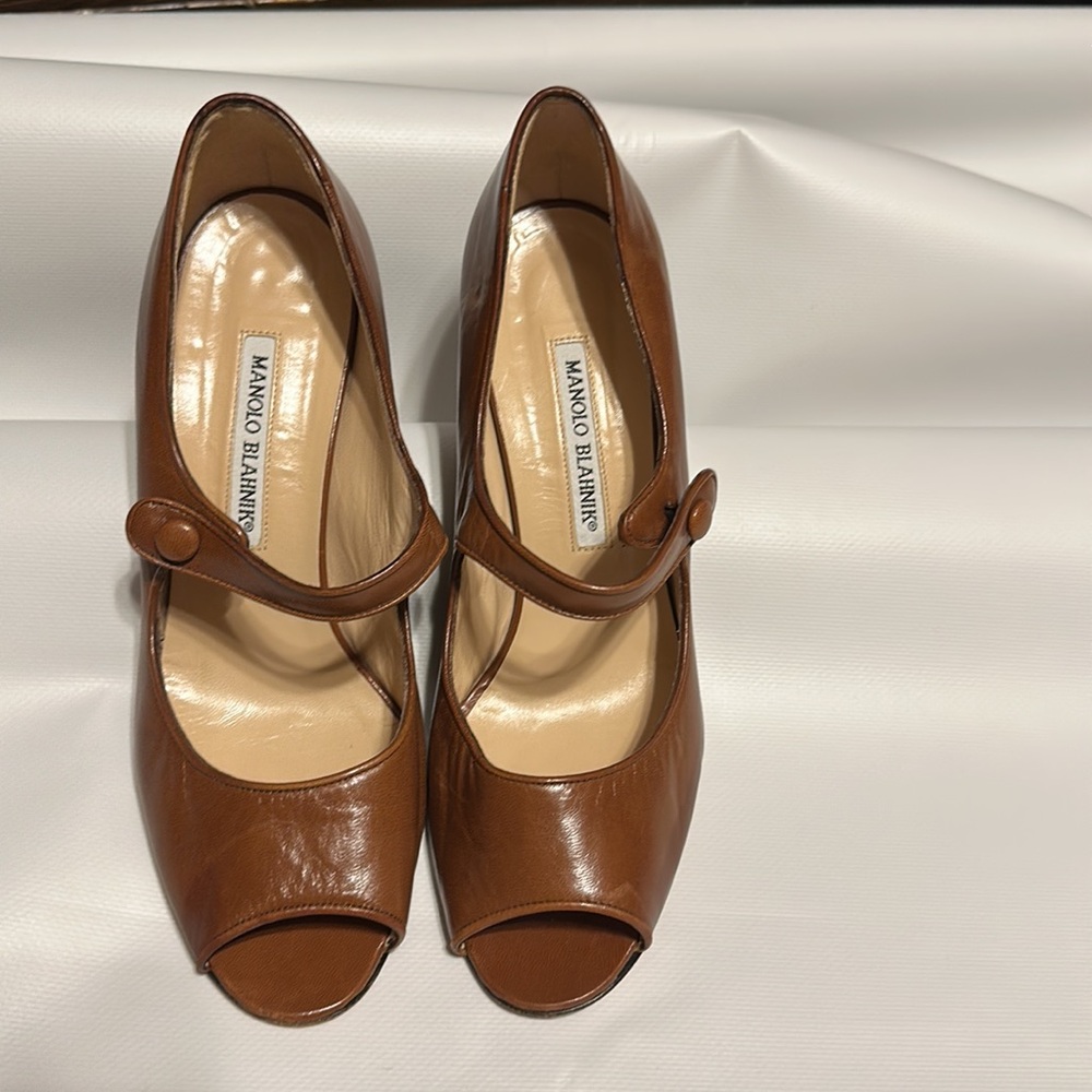 MANOLO BLAHNIK BROWN PATENT LEATHER OPEN TOE MARY JANE PUMP HEEL SIZE…